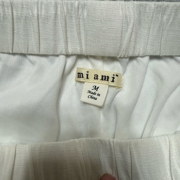 Mi Ami  White Floral Embroidered pom pom shorts with pockets Sz M - Picture 6 of 10